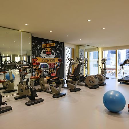 Voco Doha West Bay Suites By Ihg Exterior foto The gym at the hotel