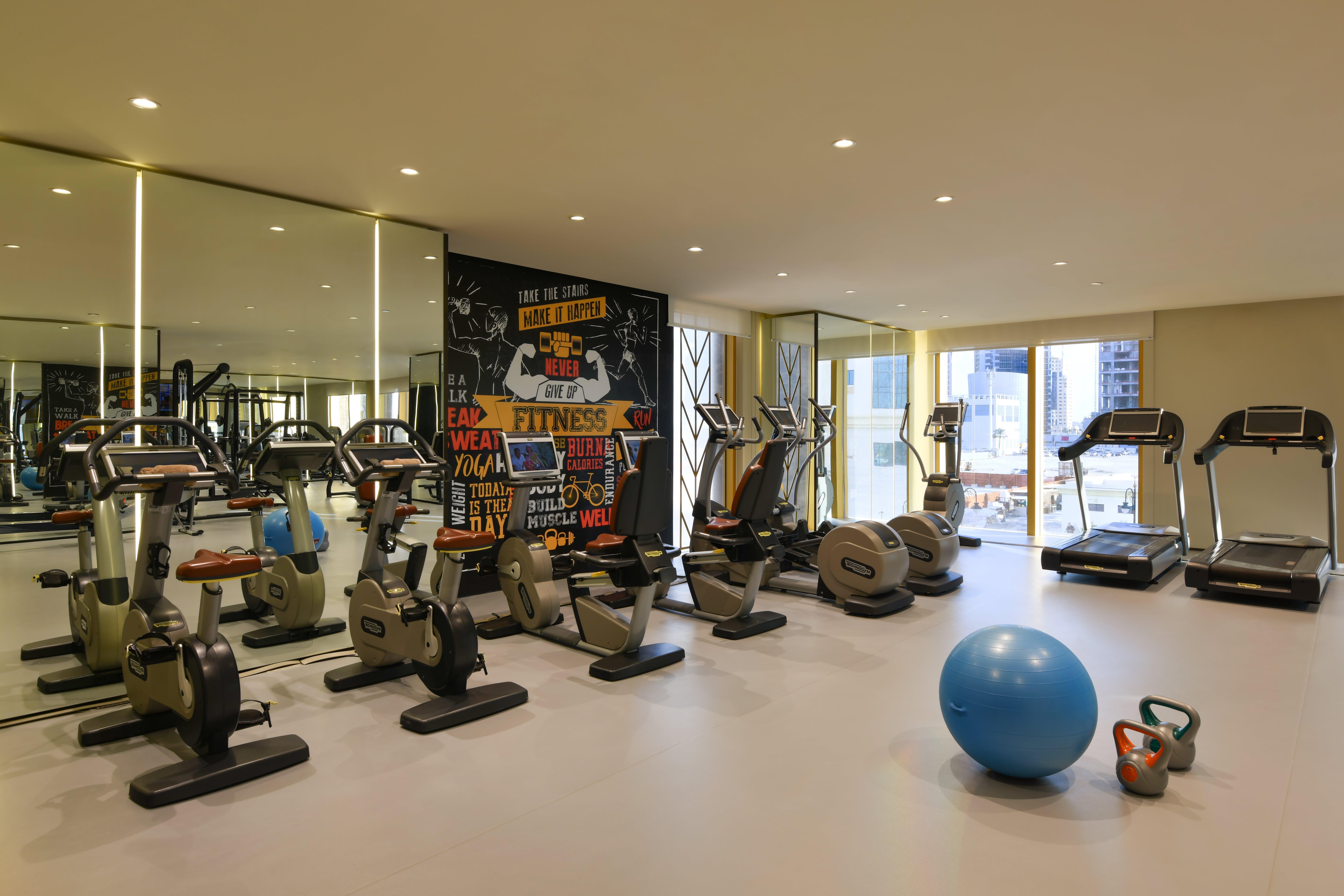 Voco Doha West Bay Suites By Ihg Exterior foto The gym at the hotel