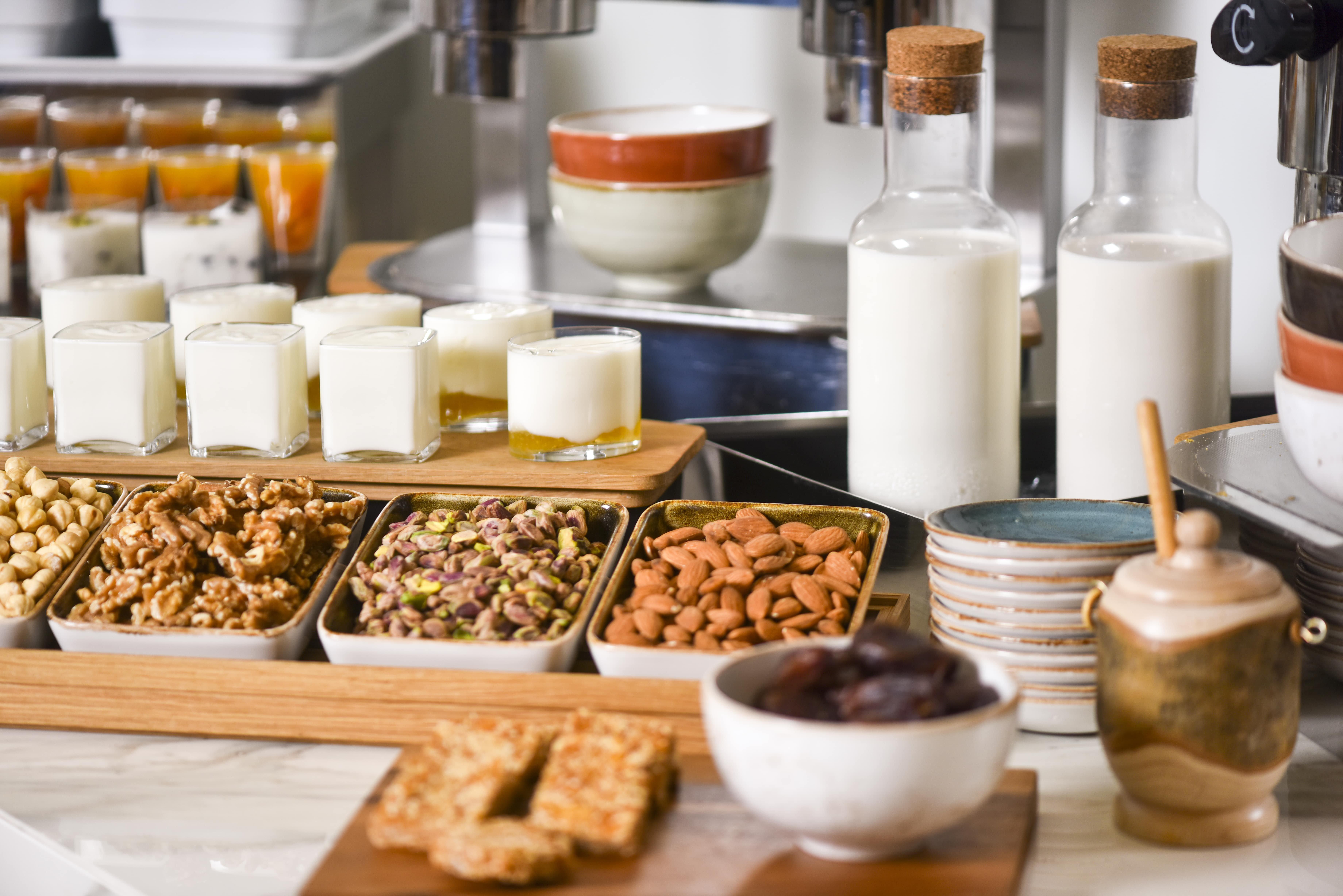 Voco Doha West Bay Suites By Ihg Exterior foto Almond milk