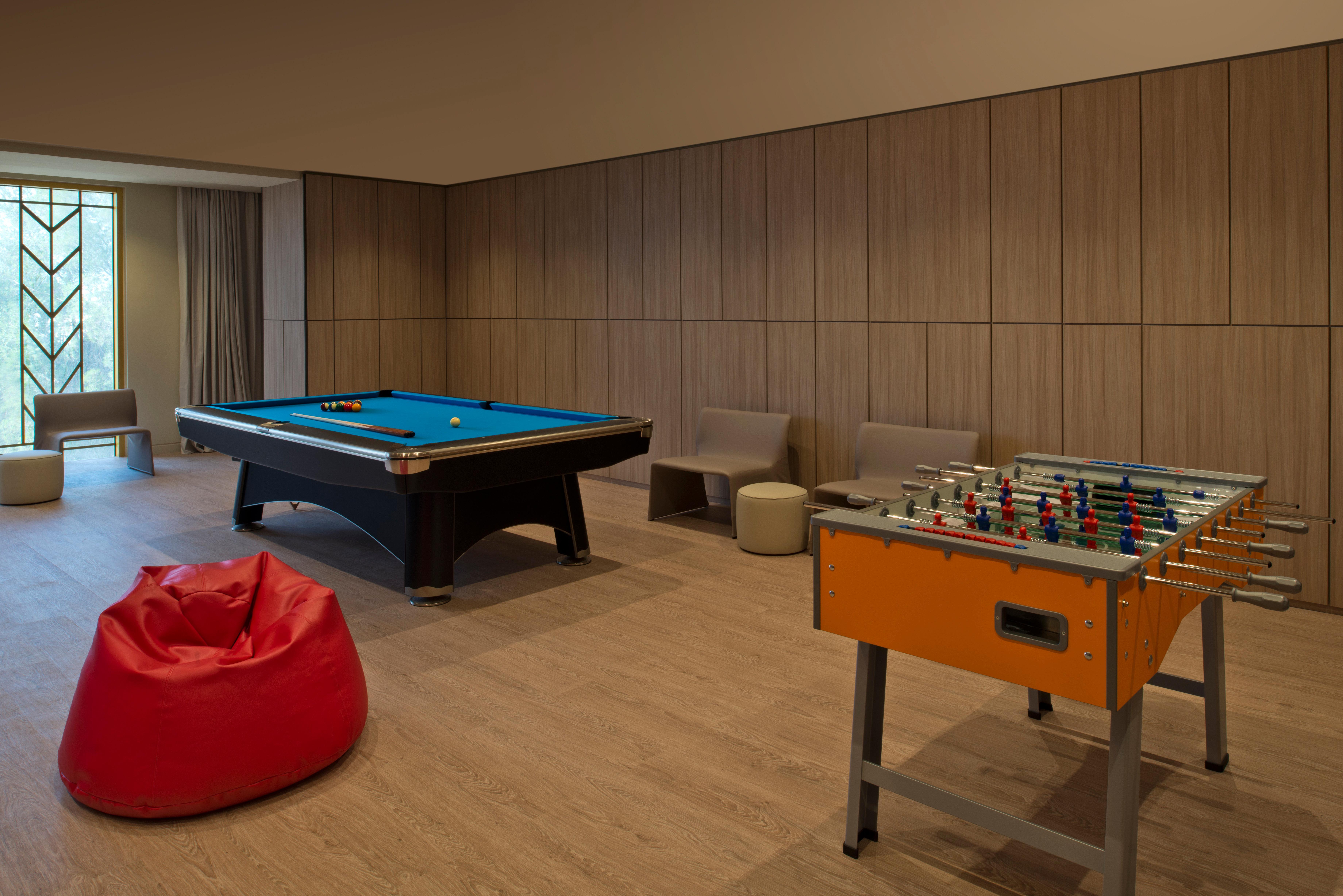 Voco Doha West Bay Suites By Ihg Exterior foto Games room