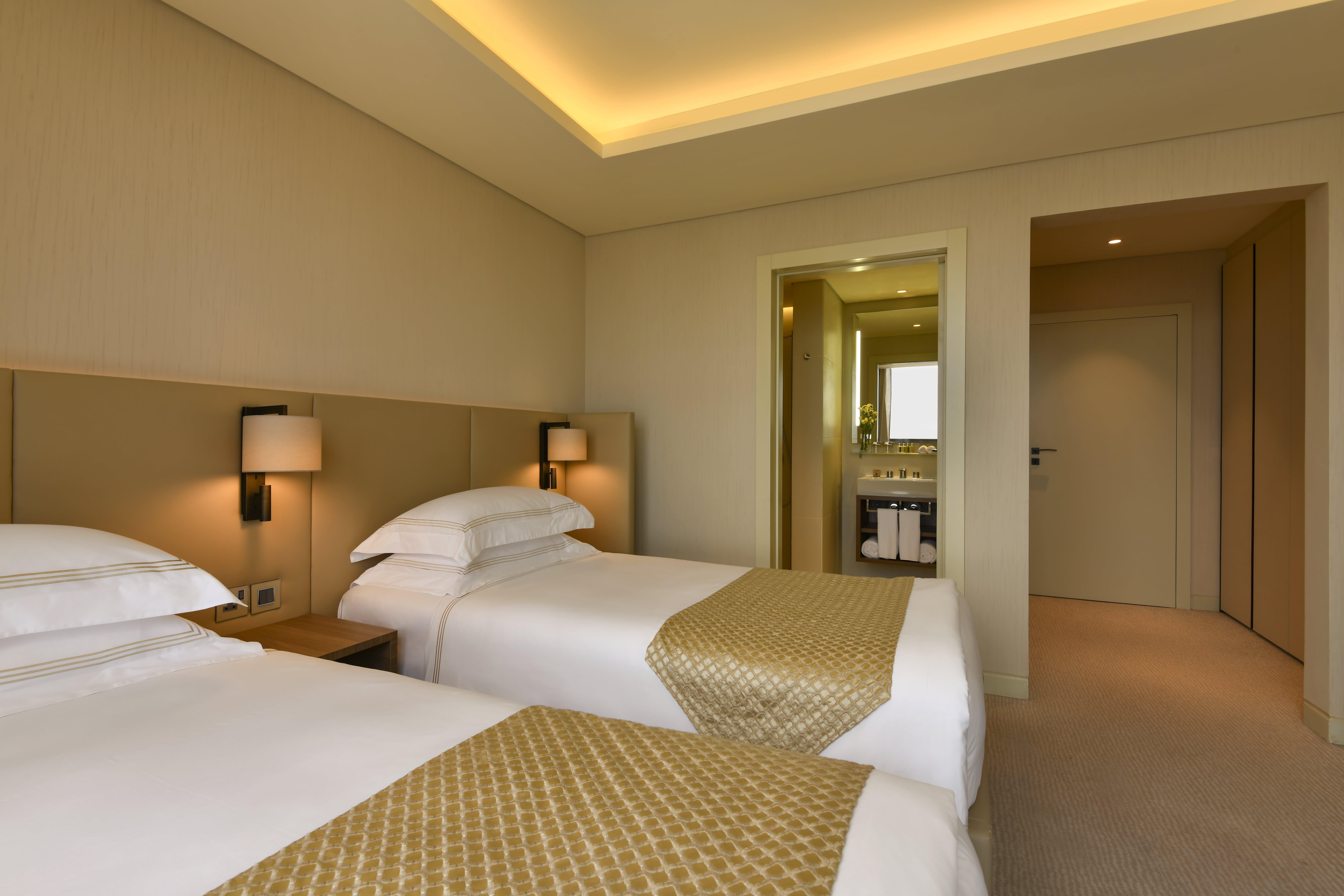 Voco Doha West Bay Suites By Ihg Exterior foto Deluxe Room