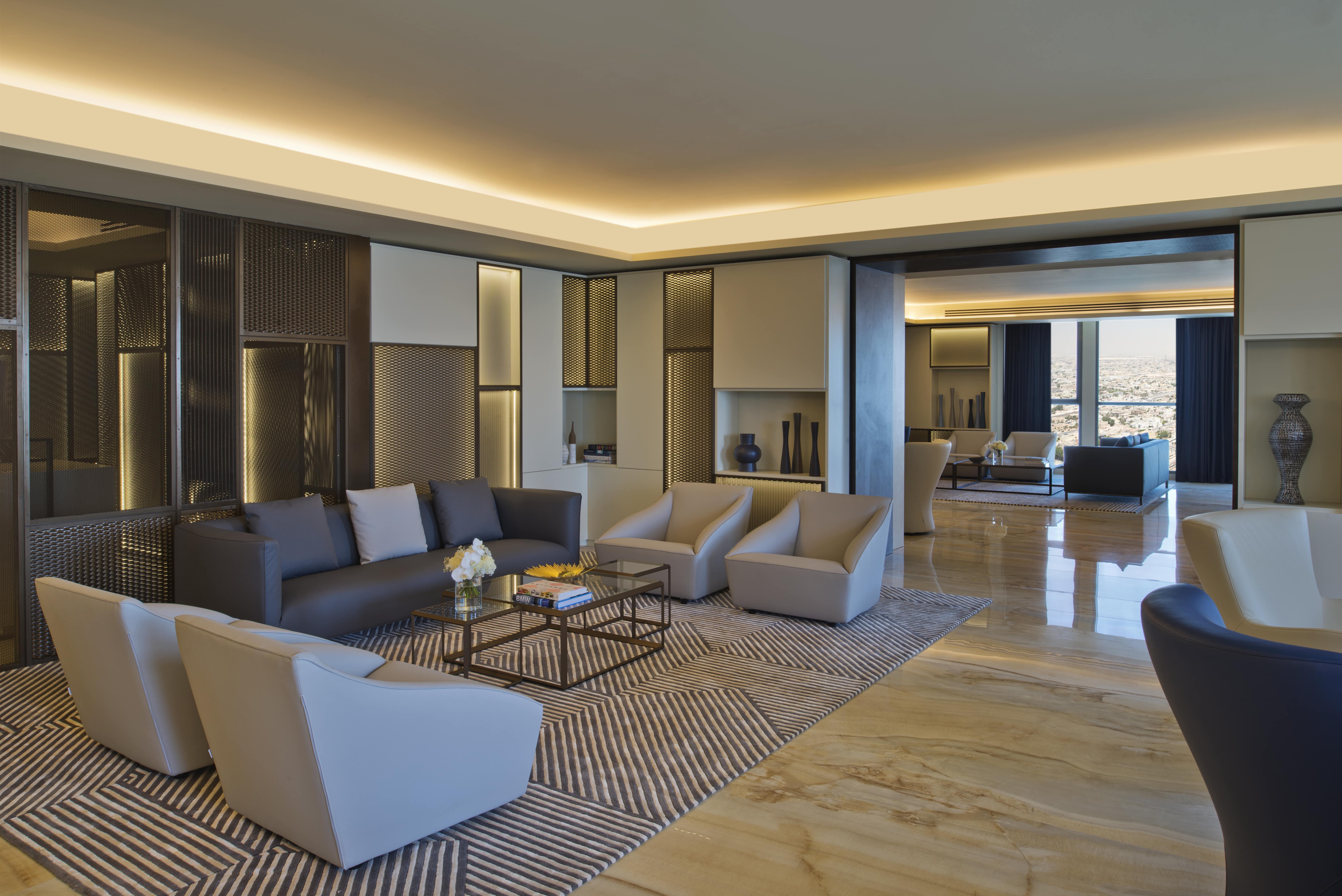 Voco Doha West Bay Suites By Ihg Exterior foto The interior of the hotel